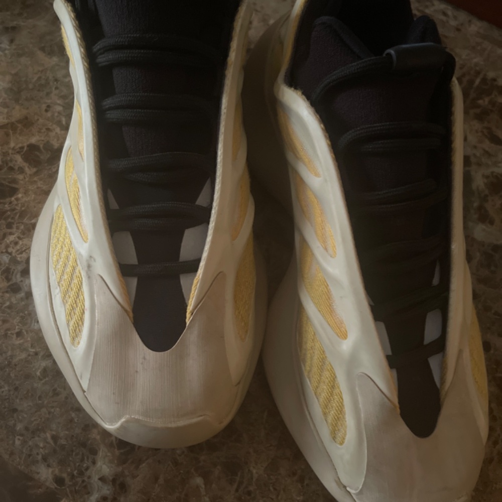 Yeezy - Picture 2 of 3